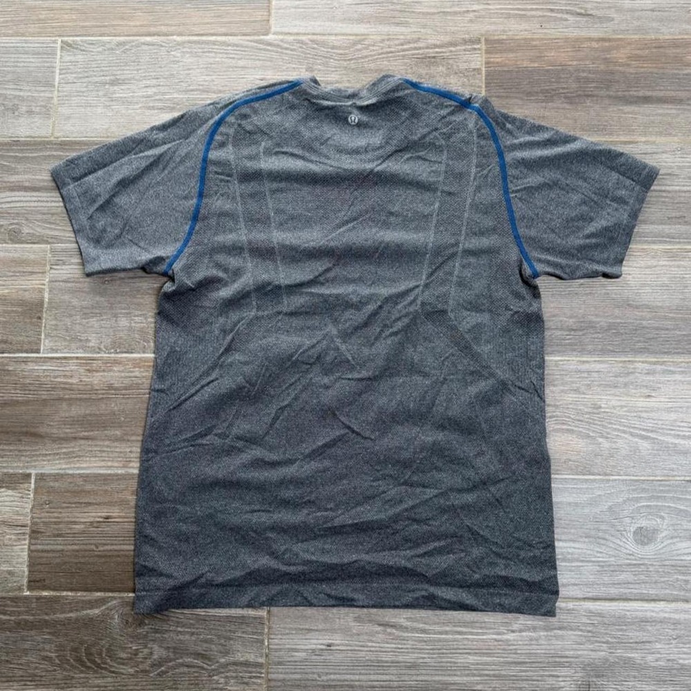 Lululemon T Shirt Metal Vent Tech XL Grey Blue Short Sleeve Activewear